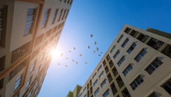 Loi Solidarité et Renouvellement Urbains (SRU) et immobilier neuf : un lien étroit
