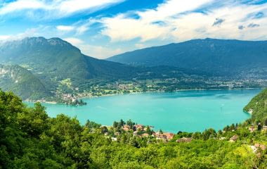Des biens immobiliers à Annecy chauffés grâce à l'eau du lac