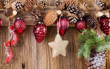 Un intérieur scintillant pour Noël : les tendances déco entre tradition et modernité