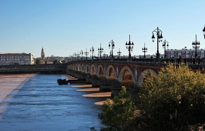 Baisse des prix de l'immobilier annoncée à Bordeaux