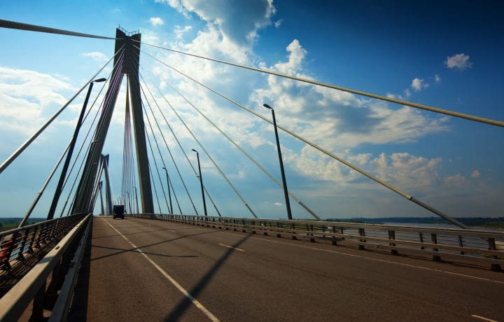 Confluence et Gerland reliés par le Pont Raymond Barre