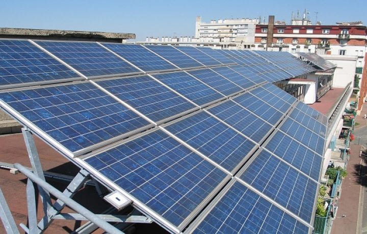 Des panneaux solaires sur les toits des villes pour atteindre les objectifs de la Cop21