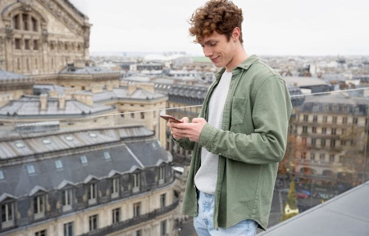 Les totems connectés à Paris ou comment envoyer des informations géolocalisées aux passants ?