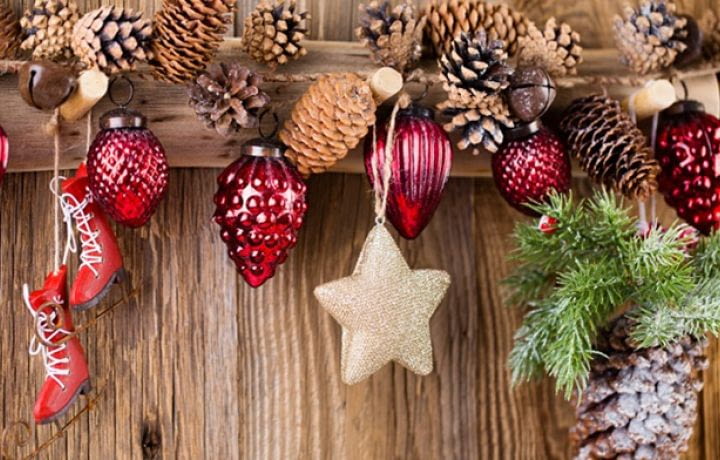 Un intérieur scintillant pour Noël : les tendances déco entre tradition et modernité