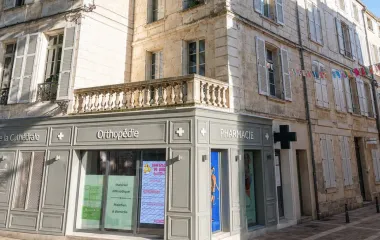 Saintes réhabilitation centre derrière la Cathédrale St-Pierre