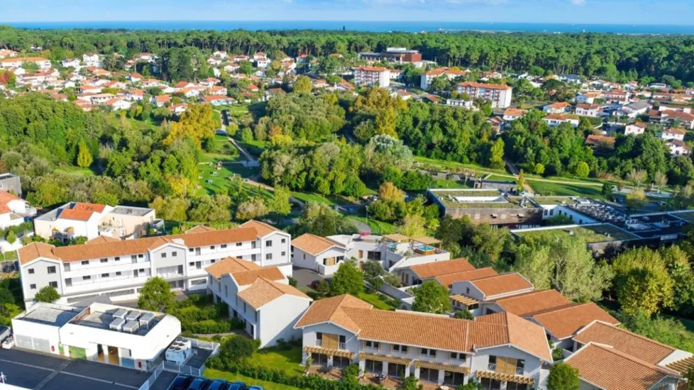 Anglet en bordure du Parc Maharin