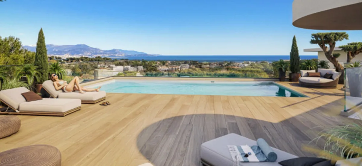 Antibes quartier des Terriers vue sur la mer