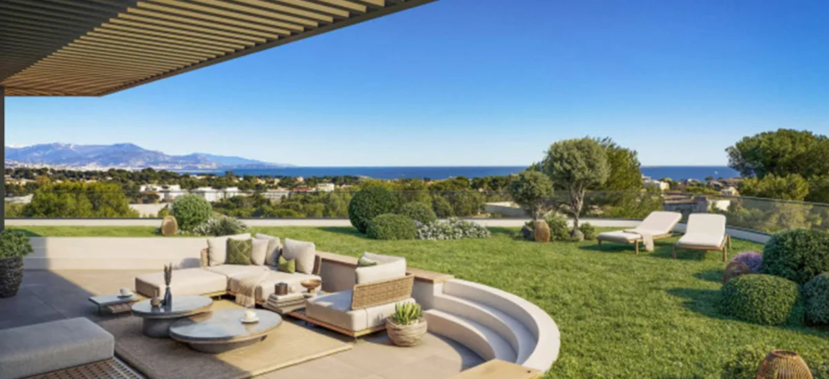 Antibes quartier des Terriers vue sur la mer