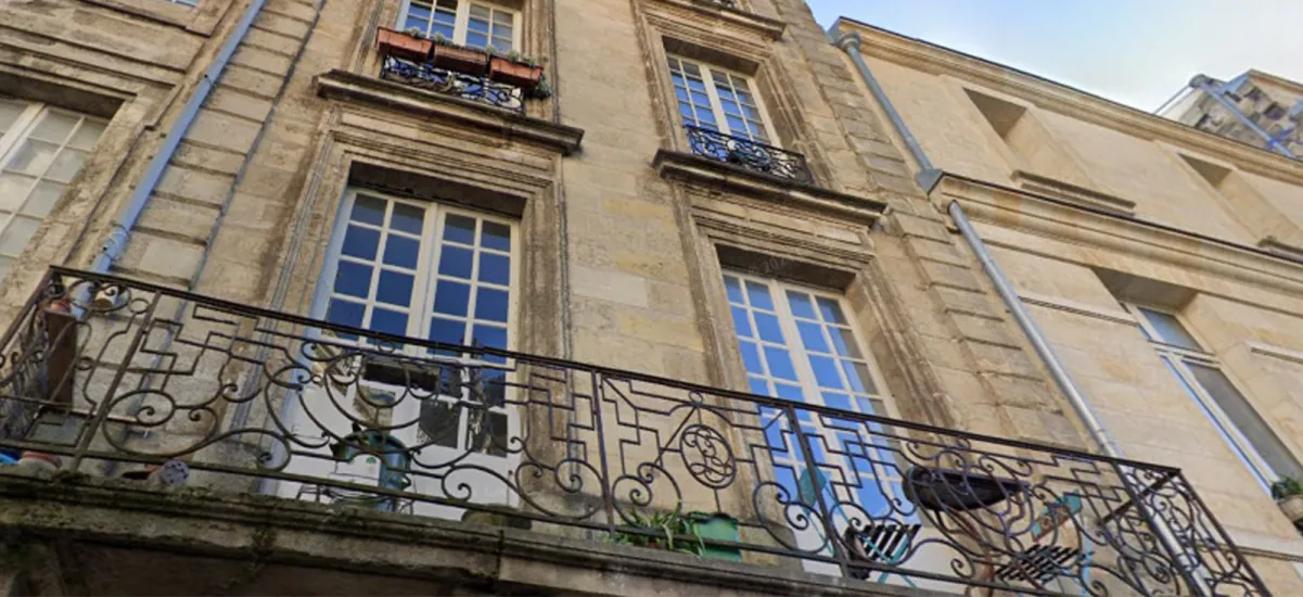 Bordeaux réhabilitation proche Garonne et des trams C, D et F