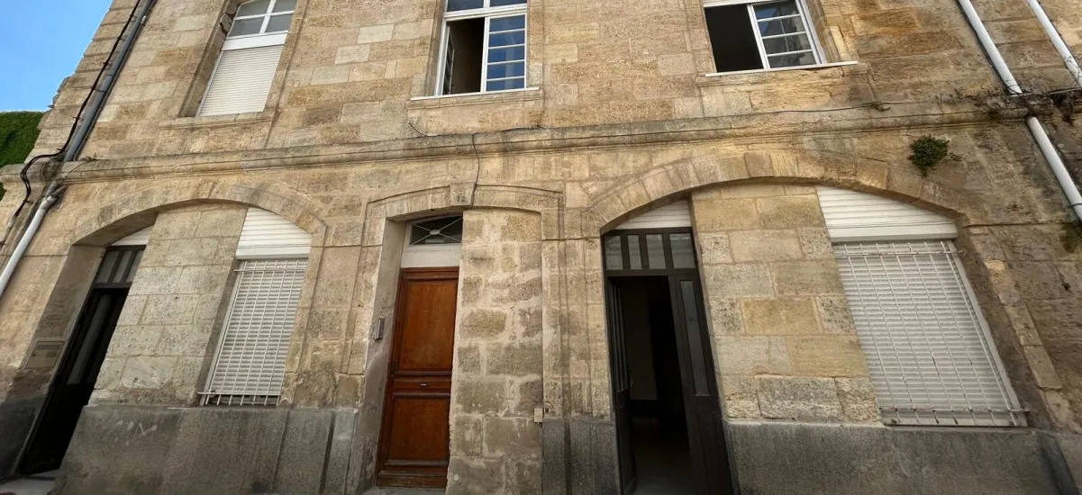 Bordeaux réhabilitation quartier des Chartrons, proche tram
