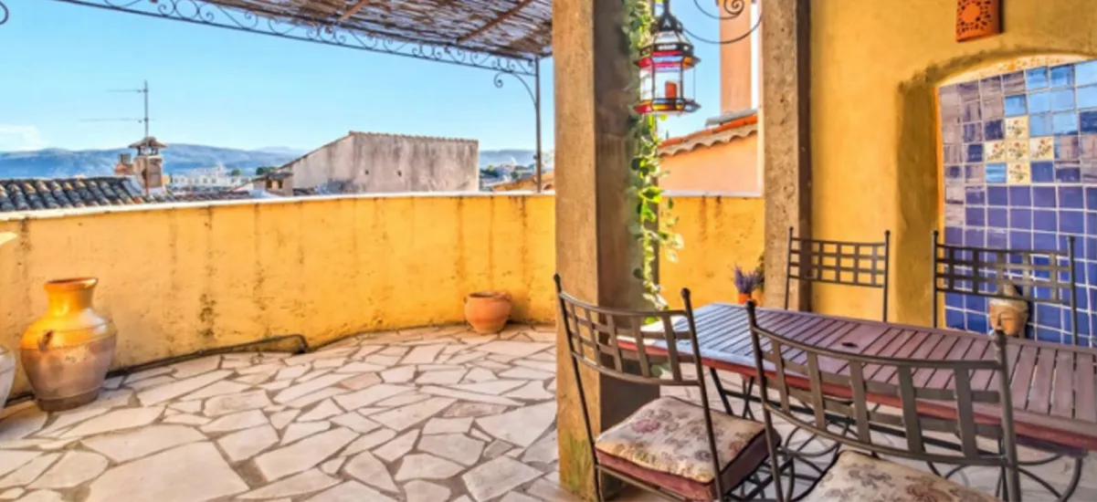 Les Arcs maison en réhabilitation au cœur du centre historique