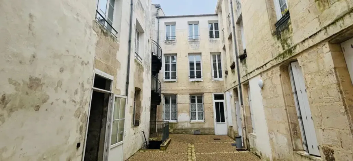 Rochefort réhabilitation à deux pas de la Place Colbert