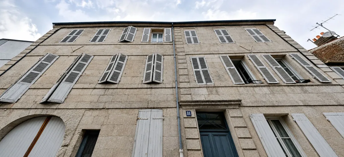 Rochefort réhabilitation à deux pas de la Place Colbert