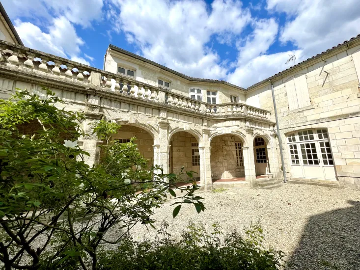 Saintes rénovation Malraux à 150m des berges de Charente