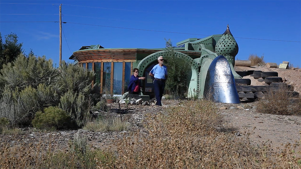 Les maisons recyclées de Michel Reynolds